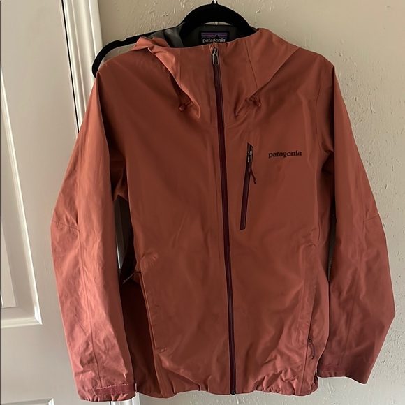 Patagonia Men's Burnt Orange Raincoat - Picture 1 of 1
